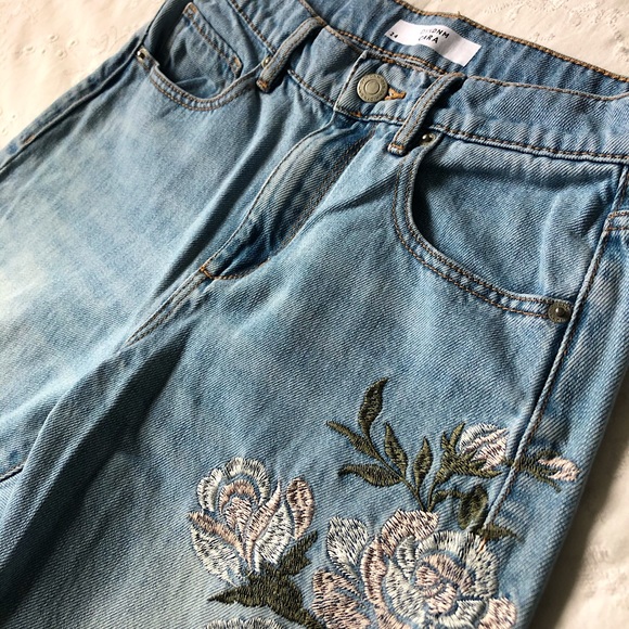 🌸GORGEOUS🌸 Embroidered Mom Jeans - Picture 1 of 6